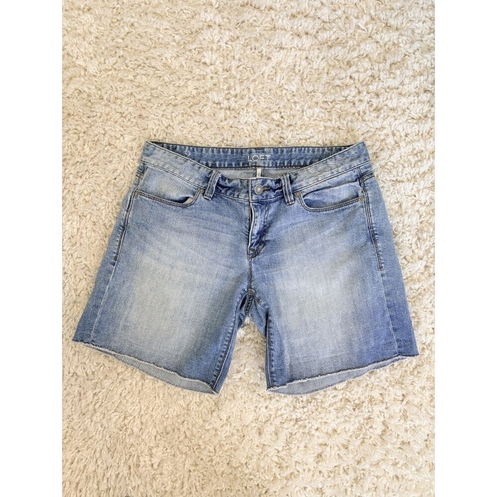 LOFT Womens Medium Wash Denim Shorts Frayed Hem Size 26 2 EUC